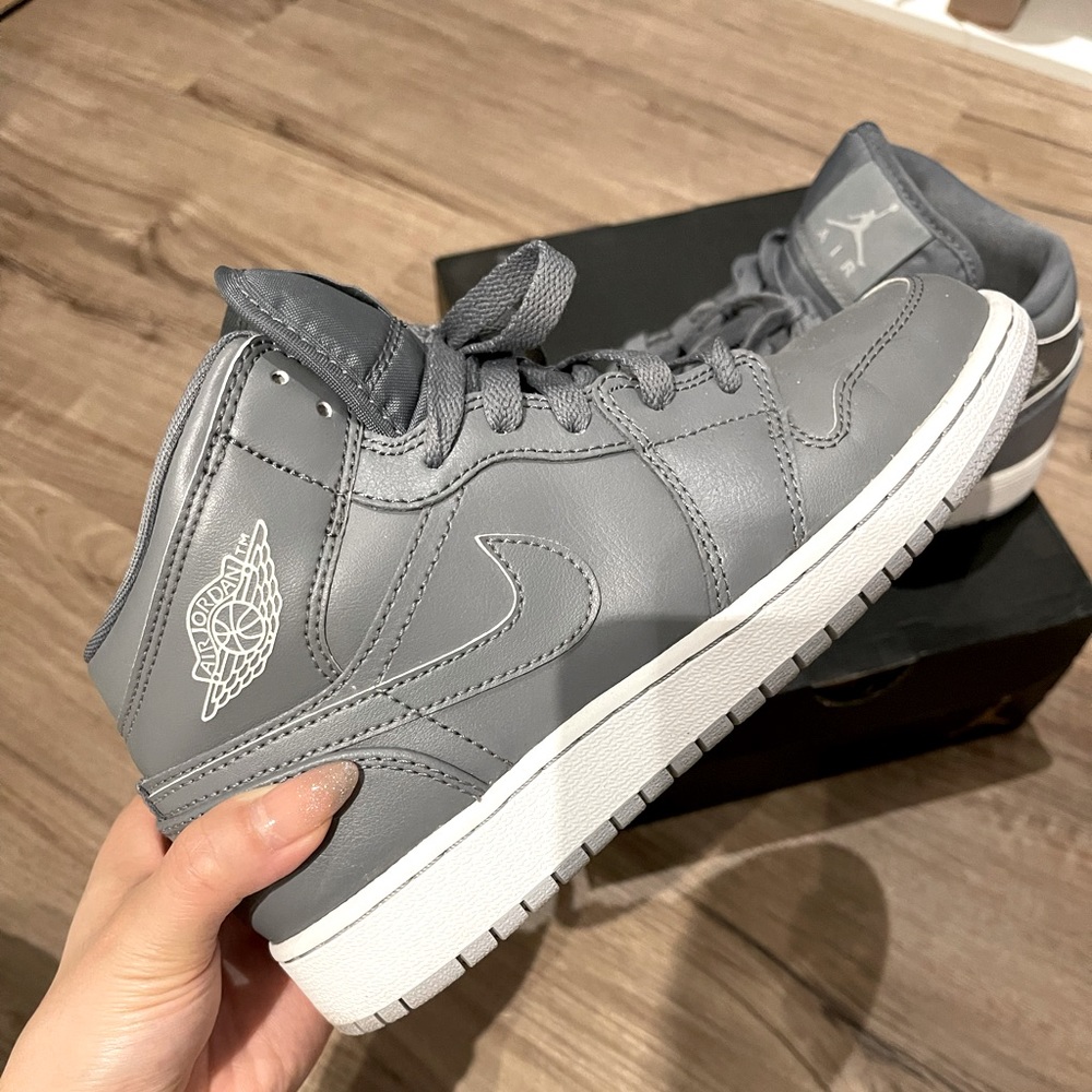 Air Jordan 1 MID BG